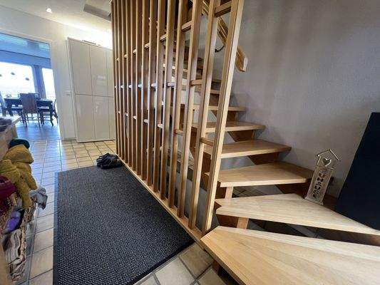 Flur mit Treppengang zum Dachboden