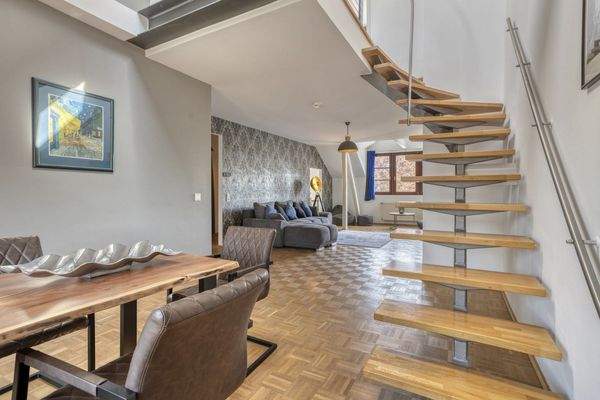 Essplatz Blick zur Treppe