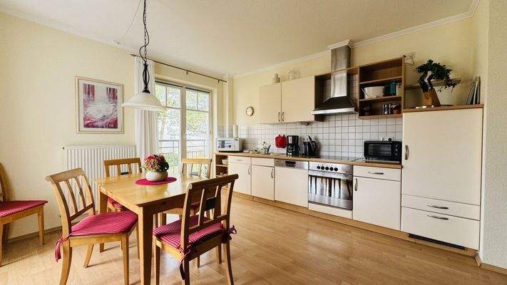 Küche mit Essbereich