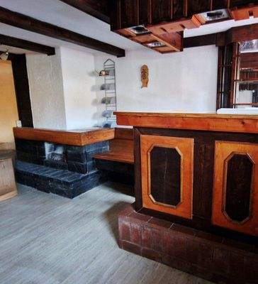 Hobbyraum mit Kamin im Keller