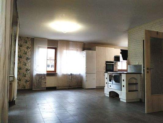 EG_offener Wohnbereich mit anthrazitgrauen Fliesen