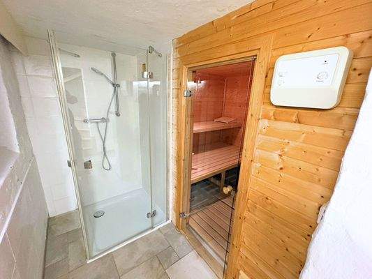 Dusche und Sauna im Keller