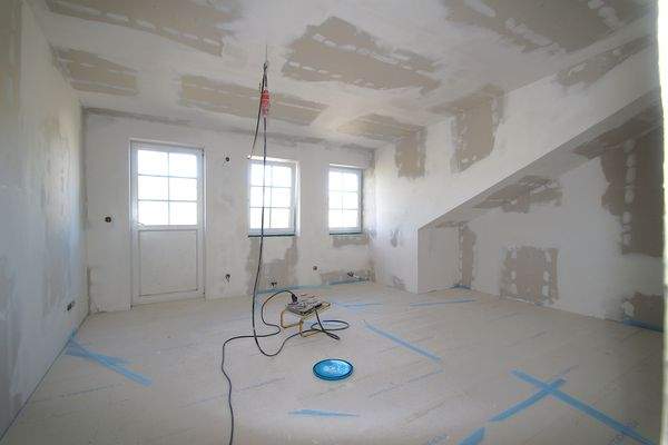 Zimmer 2 mit Zugang zum Balkon