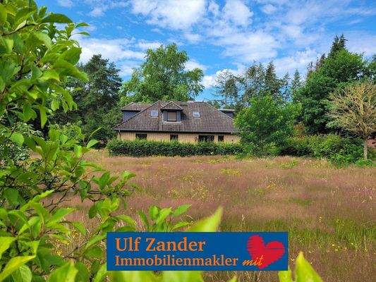 Zweifamilienhaus mit 3.094 m² Grundstück