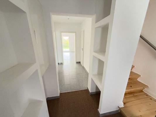 Eingangsbereich mit Blick Richtung Wohnraum