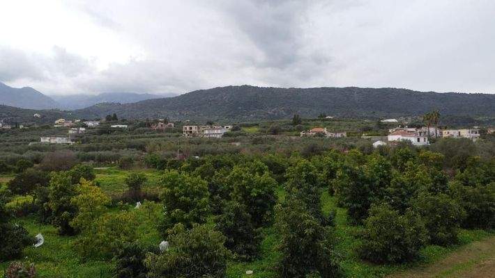 Kreta, Stilos: Charmantes ländliches Grundstück mit Bergblick zu verkaufen