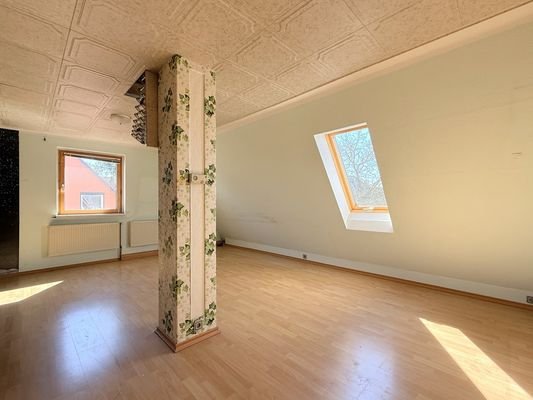 Schlafzimmer unter den Dachschrägen
