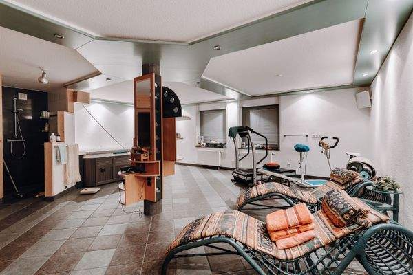 Wellnessbereich im Keller