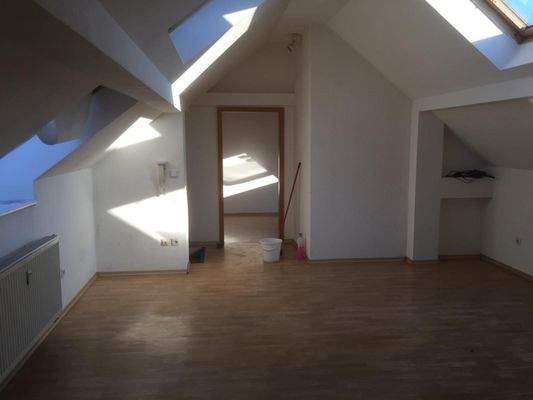 Helle Räumlichkeiten Dachgeschoss