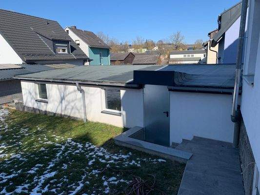 Nebengebäude + Garage