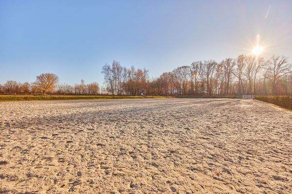 11 Sandplatz 35 x 75 Meter.jpg