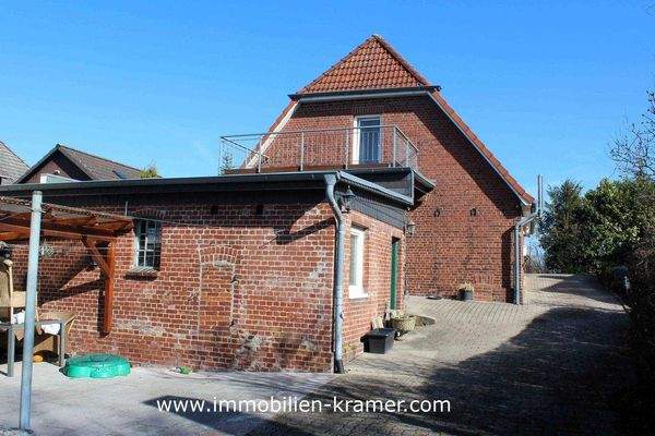 Die Hoffläche hinter dem Haus