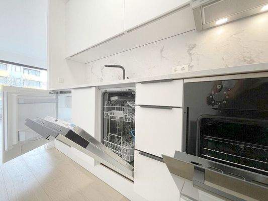 Vollausstattung an Geräten in der neuen Einbauküche