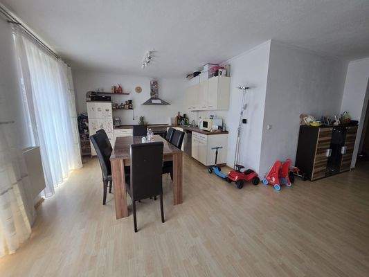 Küche und Esszimmer