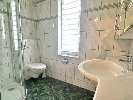 Eines von zwei Bädern im EG