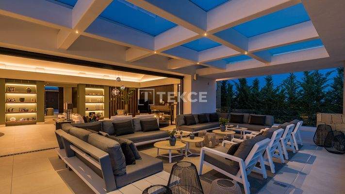 Golf View Villa with Designer Kitchen Near Beach in Benahavís