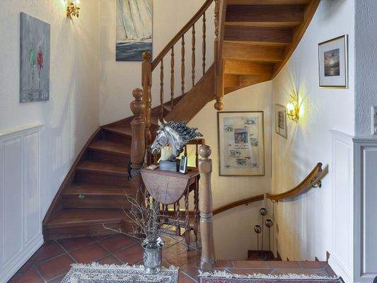 13. Treppe in das DG.jpg