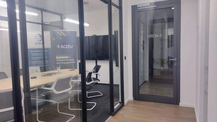 Eingang, Flur, Meetingraum