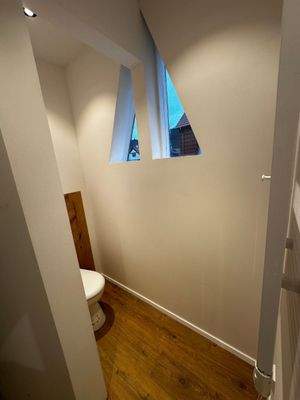 EG Hauptbau und separates WC