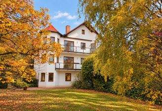 Hausansicht KI bearbeitet