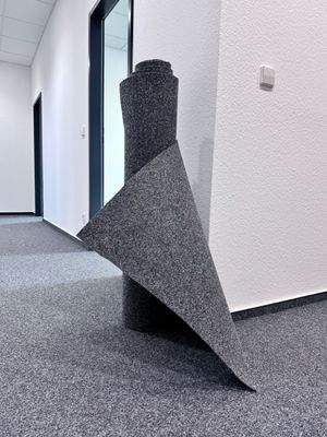 Teppich brandneu verlegt 09/2025, aktuelles Foto