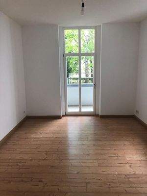 Zimmer mit hofseitigem Balkon