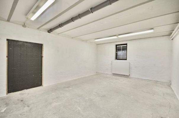 Lagerfläche - im Souterrain stehen weitere Lagerrä