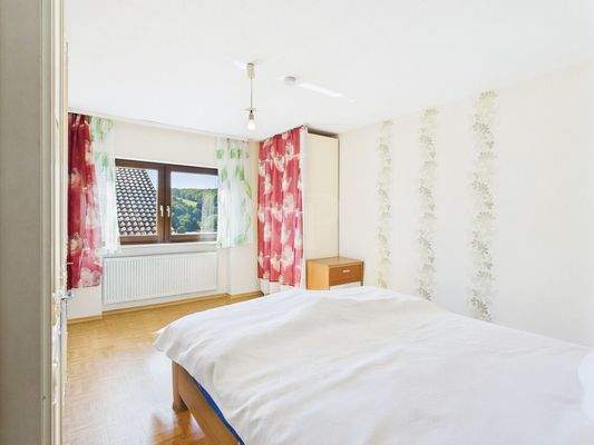 eines der Schlafzimmer und..