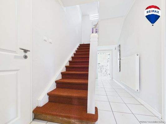 REMAX Immobilien DeLux Einfamilienhaus Diele Schiffweiler Mark Borowicz