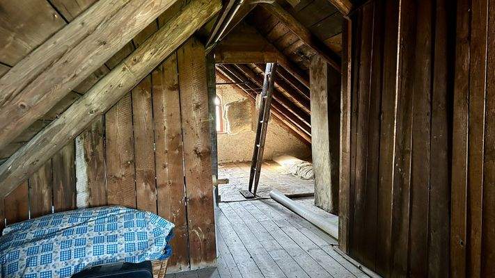 Blick auf den Dachboden