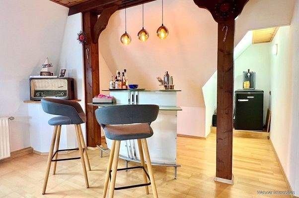 Bar im Wohnzimmer DG