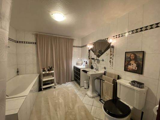 Vollbad-/Dusche-WC im EG