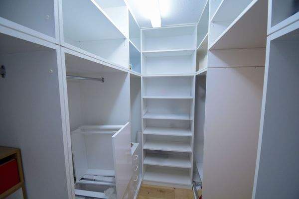 Begehbarer Kleiderschrank