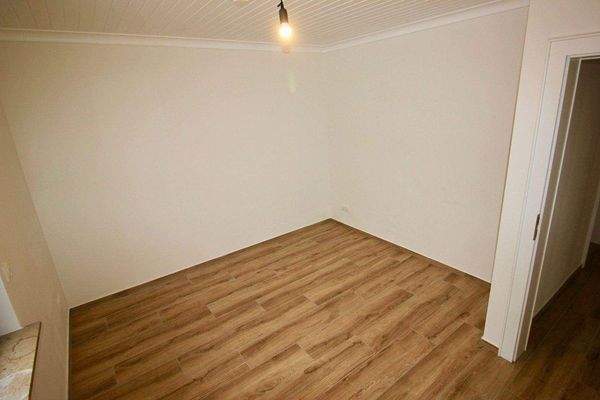 alle Zimmer mit Fussbodenheizung und Bodenfliesen 