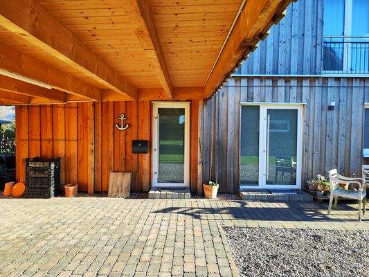 20) Carport mit Haupteingang u. Eingang HWR.jpg