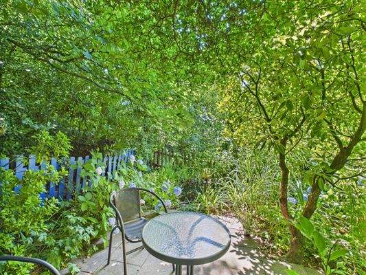 Terrasse 2 mit Teich