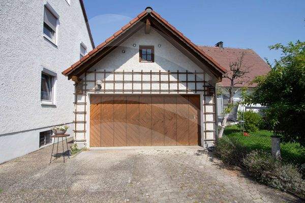 großzügige Garage
