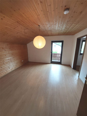3. Zimmer im OG mit Balkonzugang