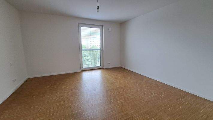 Leeres Zimmer mit Parkettboden