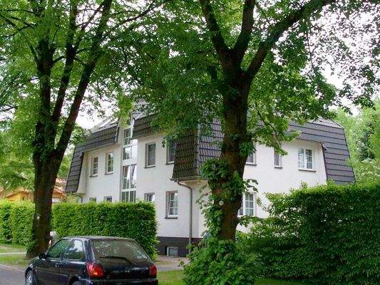 Hausansicht von Sachsenstraße im Sommer