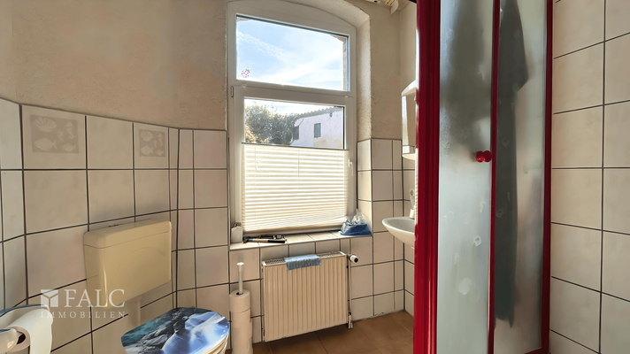 Gäste-WC mit Dusche 