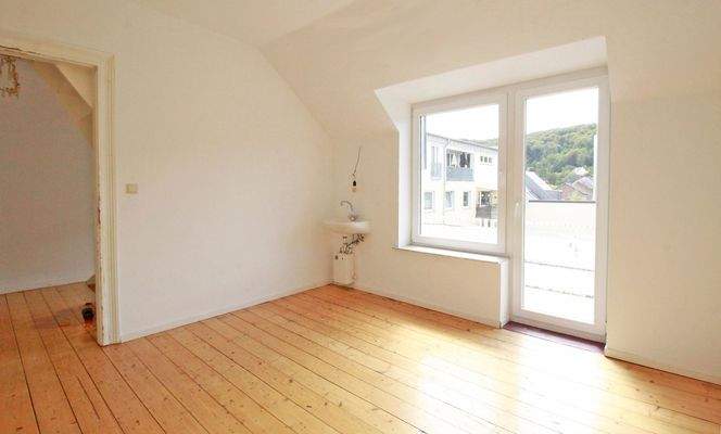 Zimmer mit Zugang zum Balkon