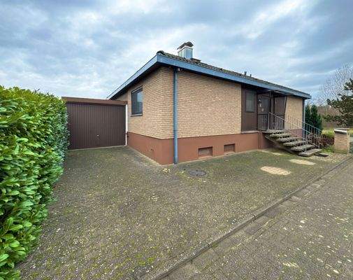 Frontansicht mit Garage