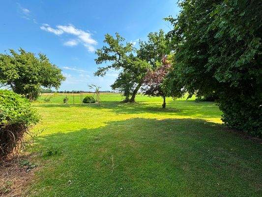 Garten mit Felderblick