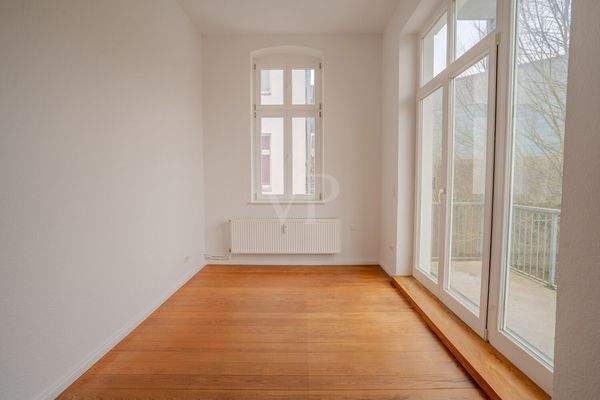 Zimmer mit Balkonzugang