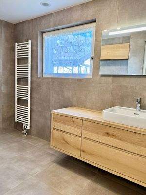 DE | Neuwertige 4-Zimmer-Maisonette in Rabland! 165 m² Garten, 2 Terrassen, Balkon, vollmöbliert, 3 Parkplätze – jetzt besichtigen! IT | Duplex 4 locali come nuovo a Rablà! Giardino 165 m², 2 terrazze, balcone, arredato, 3 posti auto – visita ora! EN | Li