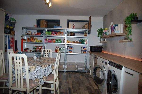 16 Keller Waschküche.JPG