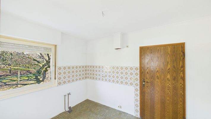 ERDGESCHOSS - KÜCHE | VORHER (KI)