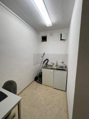 1- 27 - weitere Küche Zugang Flur