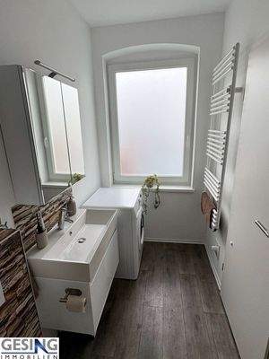 Badezimmer mit Waschmaschinenanschluss